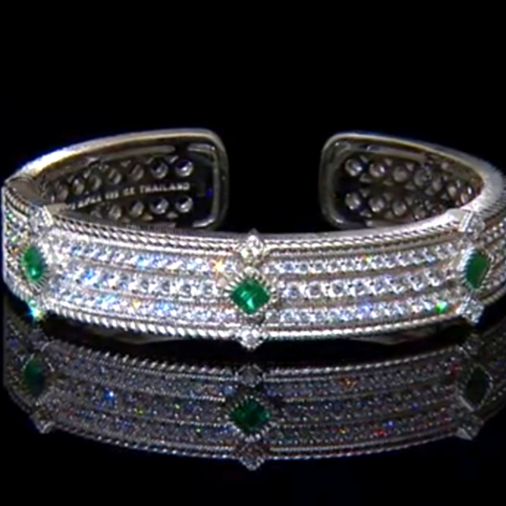 Judith Ripka Emerald and Diamonique cuff bracelet ❤